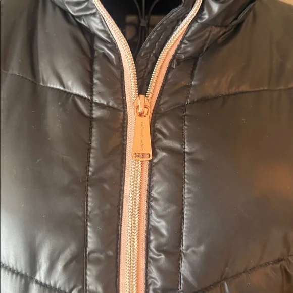 Michael Kors fleece-lined heavyweight puffer jacket with pink /rose gold trim - Picture 2 of 12